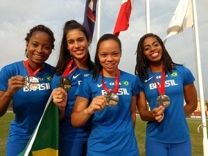 Vitória Cristina, Tamiris de Liz e as vascaínas Evelyn de Paula e Mariana Ferreira Vitória Cristina, Tamiris de Liz e as vascaínas Evelyn de Paula e Mariana Ferreira