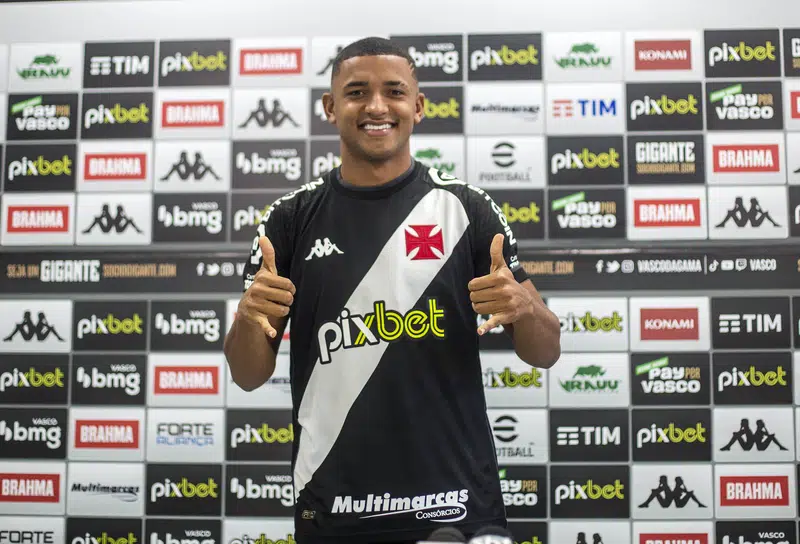 Vasco publica fotos da apresentação de Zé Vitor SuperVasco