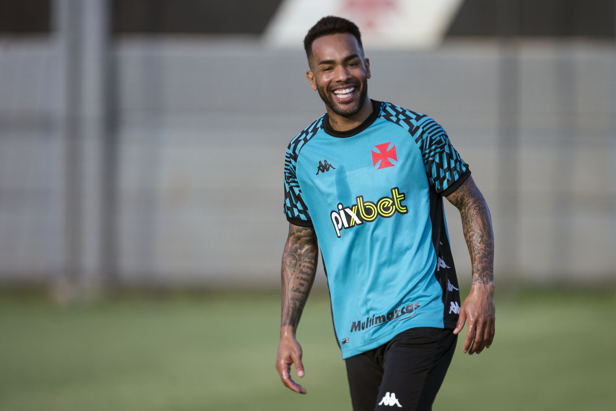 Vasco lança copo em homenagem a Alex Teixeira SuperVasco