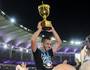 Luan com a taça do Campeonato Carioca 2015 (Paulo Fernandes/Vasco.com.br)