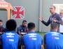 Milton Mendes conversa com os jogadores (Paulo Fernandes/Vasco)