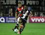 Wellington disputa bola com Everton (Paulo Fernandes/Vasco)