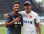 Caio Monteiro em treino com Valdir Bigode (Site Oficial do Vasco)