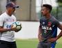 Caio Monteiro em treino com Valdir Bigode (Site Oficial do Vasco)