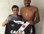 Leandrinho tira foto com camisa do Vasco (Site Oficial do Vasco)