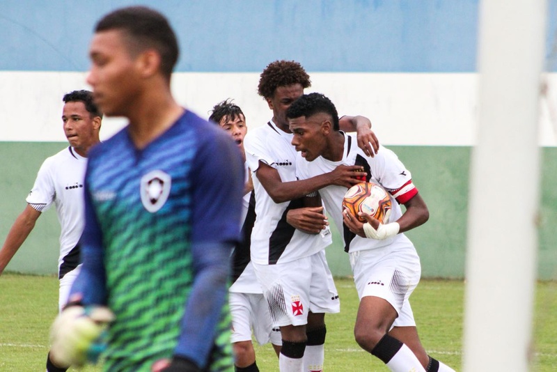 Pimentel foi o autor do gol vascaíno no clássico