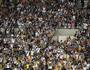 Torcida do Vasco faz a festa no Maracanã (André Durão)