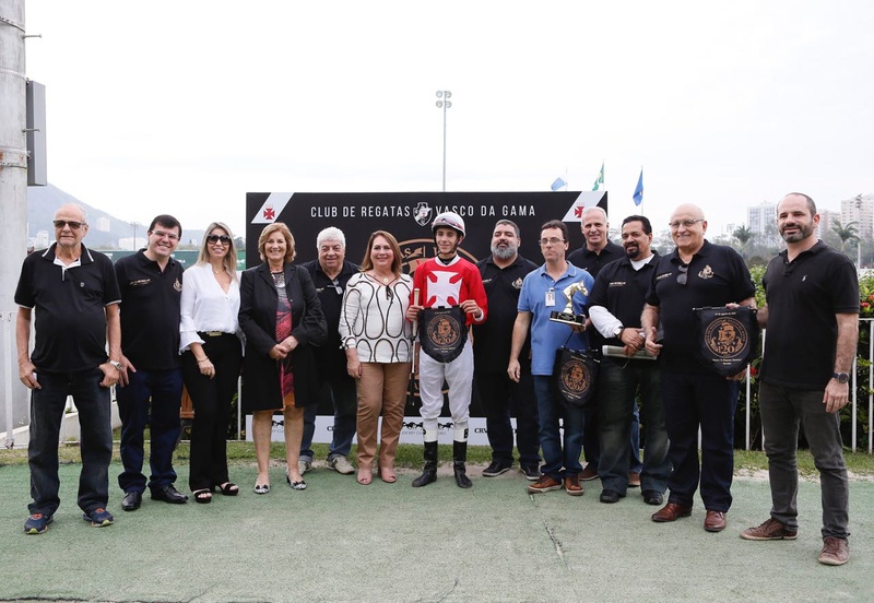 Vasco recebeu homenagem do Jockey Club Brasileiro