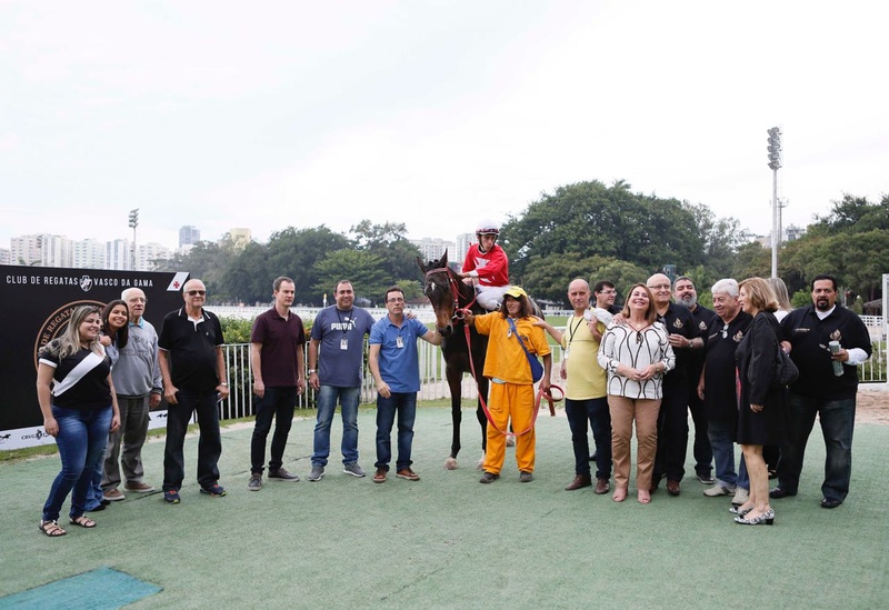 Vasco recebeu homenagem do Jockey Club Brasileiro