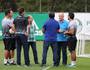 Valentim conversa com Felipão e profissionais do Palmeiras (Carlos Gregório Jr/Vasco.com.br)