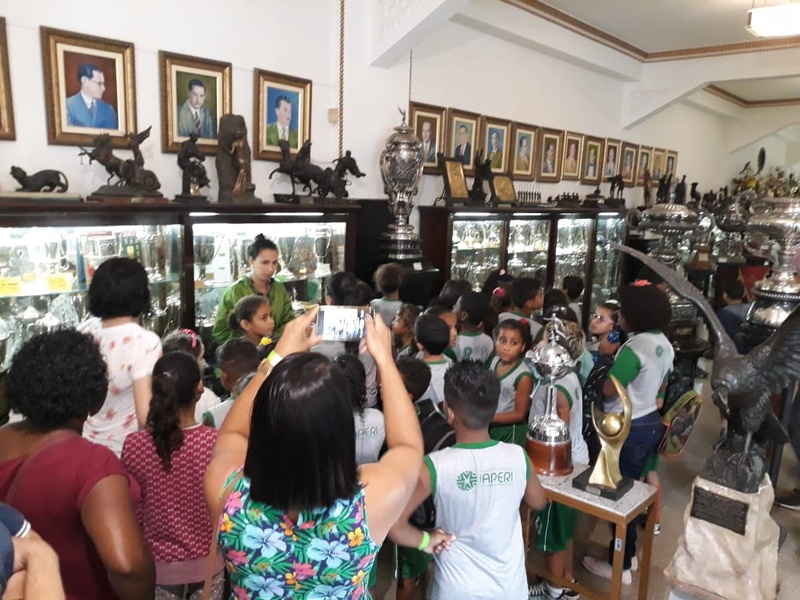 Alunos da Escola Municipal conheceram também a Sala de Troféus