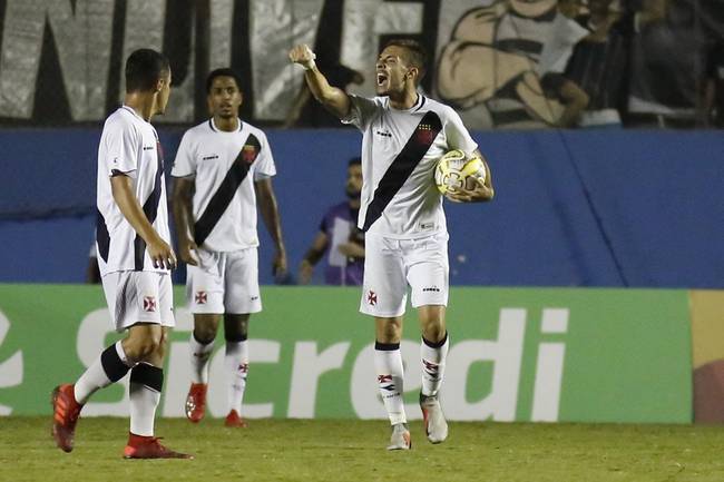 Caio Lopes é um dos líderes do elenco vascaíno