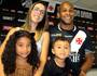 Família de Fellipe Bastos esteve na apresentação do jogador (Carlos Gregório Jr/Vasco.com.br)