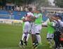 Jogadores comemoram um dos gols da vitória sobre o Carajás com a comissão técnica (Vinicius Vieira e Vitor Tuão)