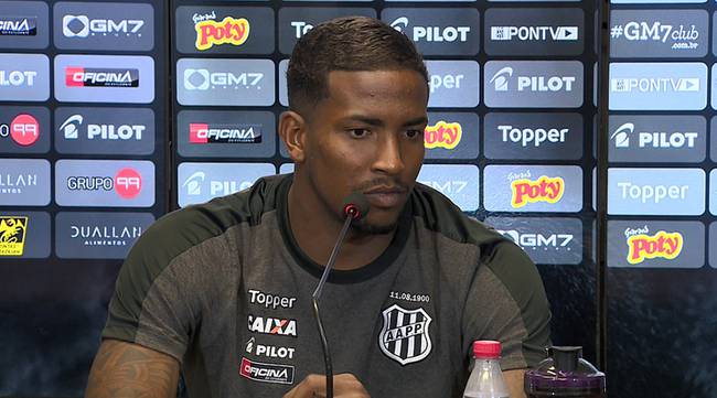 Thalles em entrevista coletiva