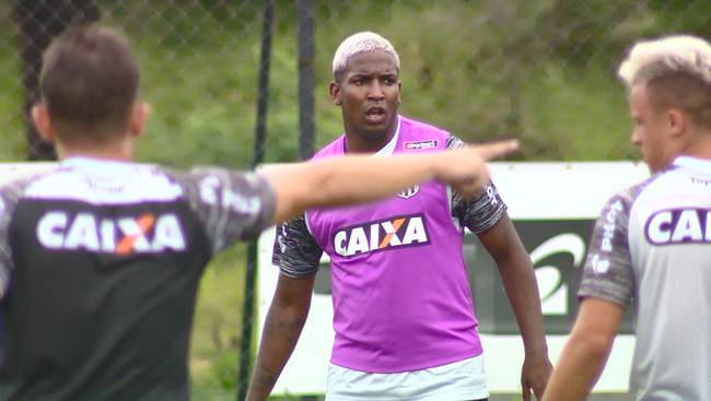 Thalles no primeiro treino pela Ponte