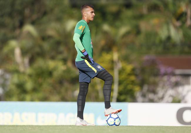 Cadu observa treino da Seleção Sub-17