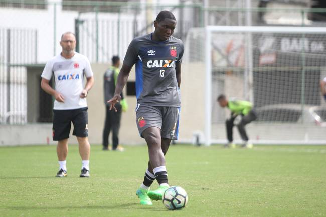 Jomar, em treino do Vasco