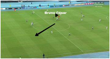 Passe enfiado de Bruno Cesar. Camisa 10 fez excelente partida e participou ativamente dos ataques