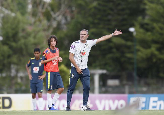 Técnico do Sub-15 do Vasco, Dudu Patetuci comandará o Sub-17 na Europa
