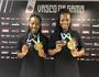 Camila e Juliana posaram com as medalhas em São Januário (Matheus Babo)
