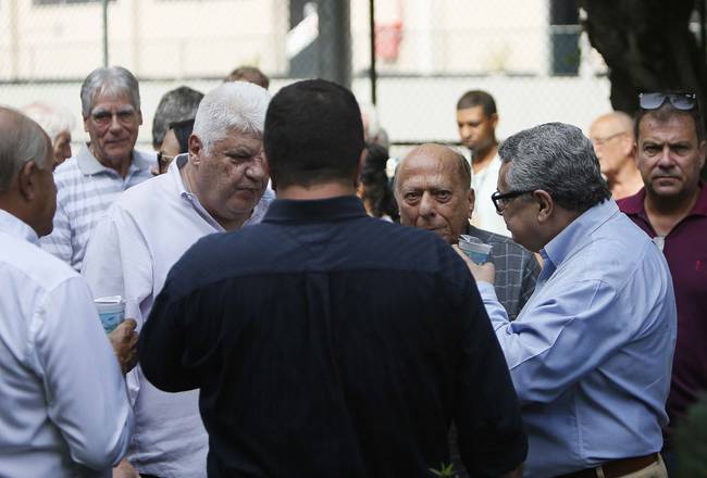 Mauro Ney Palmeiro, George Helal e Rubens Lopes vieram ao velório