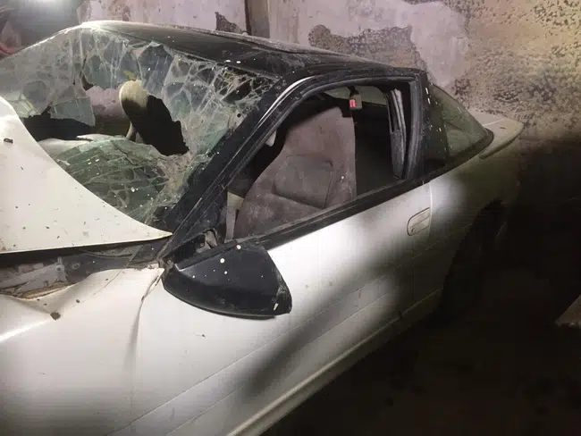 Com vidro quebrado, carro de Dener ainda conserva parte traseira intacta