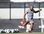 Fellipe Bastos durante treino do Vasco (Rafael Ribeiro/Vasco.com.br)