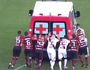 Jogadores de Flamengo e Vasco empurram ambulância no gramado do Mané Garrincha (Reprodução/Internet)