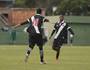 Arthur comemora o gol com Caio Buiú (Rafael Ribeiro/Vasco.com.br)