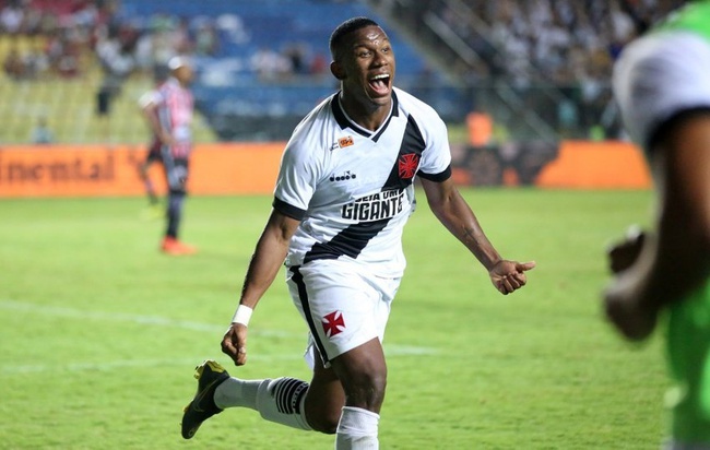 Ribamar comemora gol contra o Serra