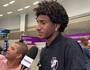 Talles Magno em entrevista no Aeroporto do RJ (Bruno Giufrida/GloboEsporte.com)