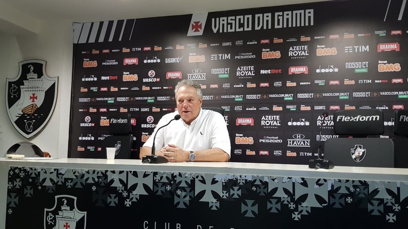 Abel Braga, técnico do Vasco, em coletiva de imprensa