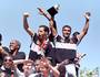 Romário e Euller comemoram título do Vasco na Copa Mercosul de 2000 (Otávio Magalhães / Estadão Conteúdo)