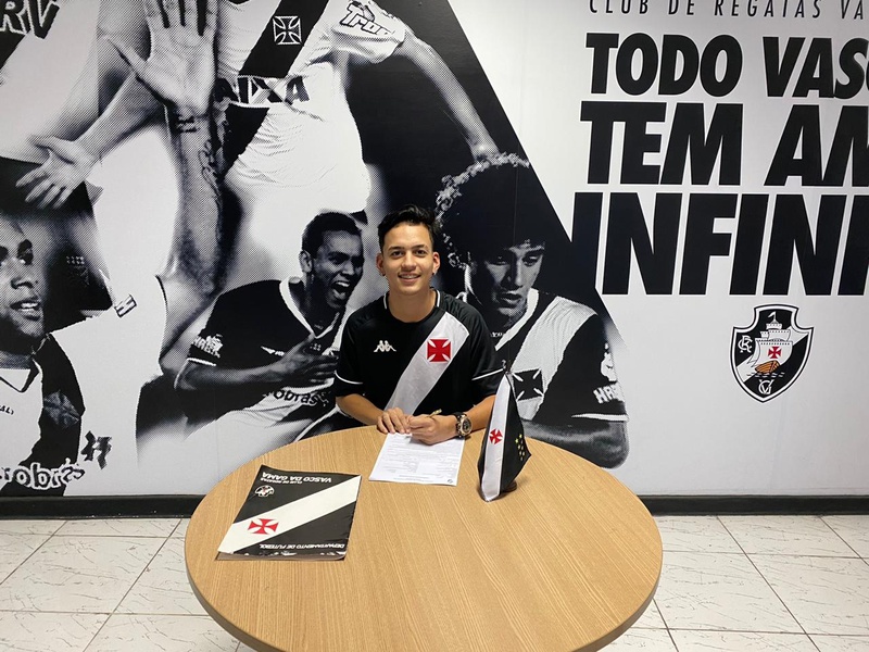 Kauã Lucas assinou primeiro contrato profissional com o Cruzmaltino