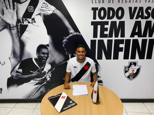 João Menezes renovou contrato até setembro de 2023