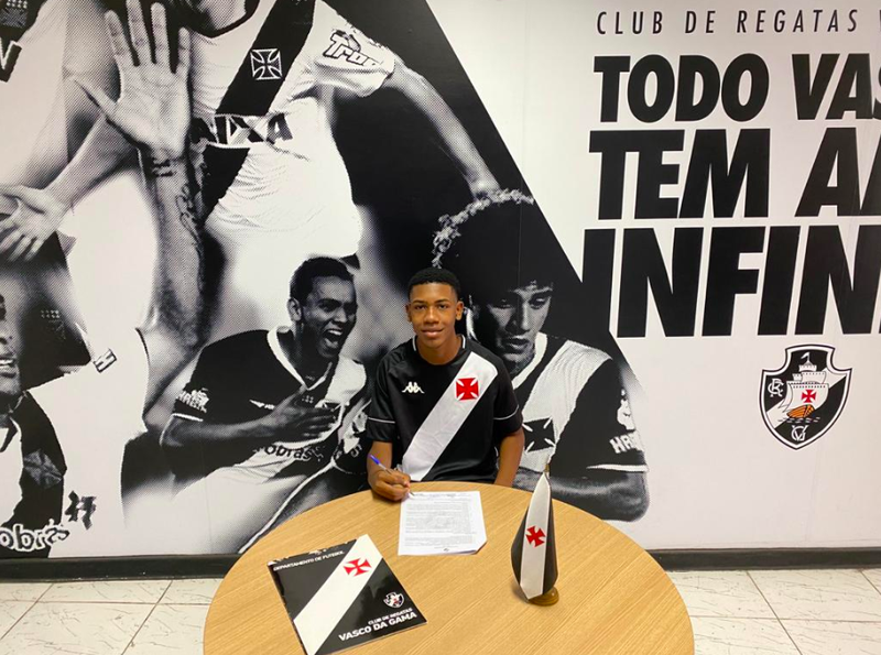 Rayan assinou contrato de formação até agosto de 2023