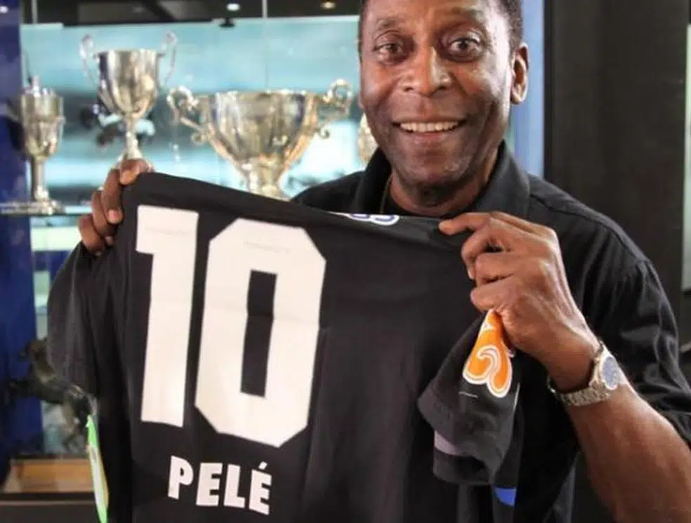 Vasco oferece título de sócio honorário a Pelé: Se declara