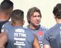 Ricardo Sá Pinto conversa com os atletas antes do treino (Roberto Rosendo/Vasco.com.br)