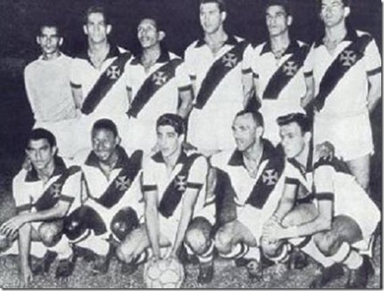 Wagner, Paulinho, Bellini e Ivan; Urubatão e Brauner; Iedo, Pelé, Álvaro, Jair Rosa Pinto e Pepe