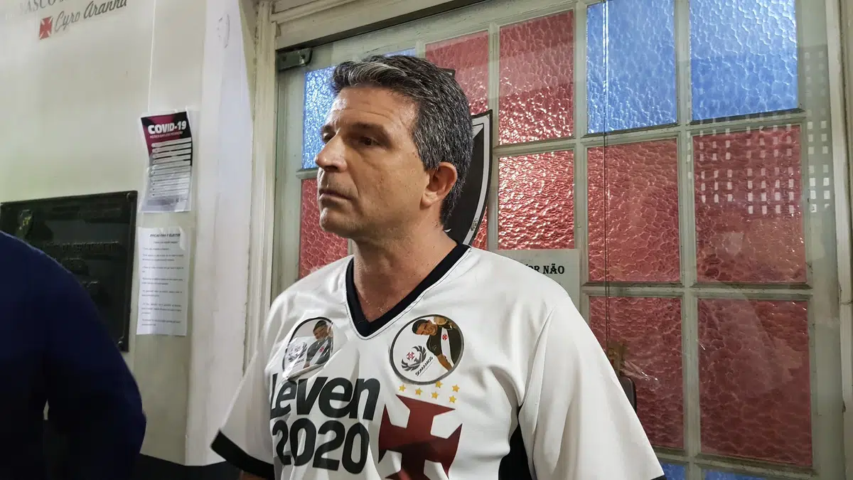 Leven Siano fala sobre SAF ao canal Fala Vascaíno e se encontra com  beneméritos no Calabouço