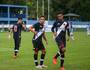 Menezes comemora um dos gols do Vasco sobre o Avaí (Betinho Martins)