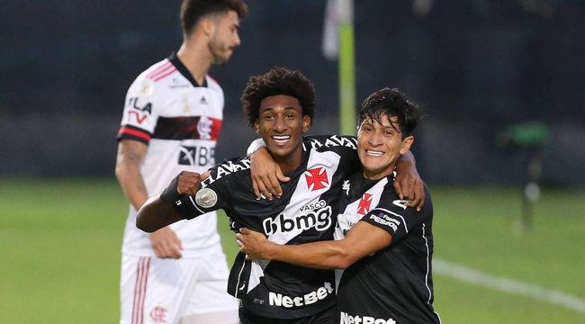 Talles Magno comemora gol contra o Flamengo