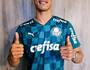 Danilo Barbosa posa com a camisa do Palmeiras (Divulgação)