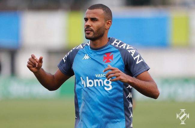 Ernando em treino no Estádio Ronaldão