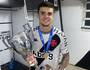 Gabriel Pec com a Taça Rio (Reprodução)