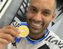 Romulo com a medalha da Taça Rio (Reprodução)