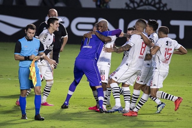 Vanderlei comemora a vitória sobre o Botafogo