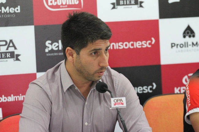 Agnello Gonçalves é um dos cotados para substituir Carlos Brazil na base do Vasco