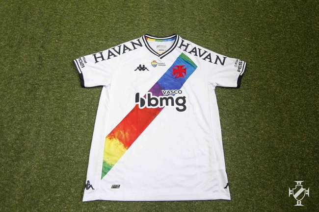 Camisa alusiva ao movimento LGBTQIA+ foi usada pelo Vasco contra o Brusque